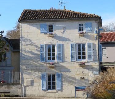 Bourg-Charente Villa | Oceanfront Escape at La Maison de Riviere - Rated 9.6/10