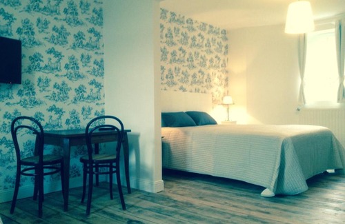 Silly-en-Gouffern House | Discover Family-Friendly Comfort at La Maison de Silly