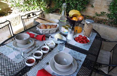 Sernhac Bed & Breakfast | Perfect Getaway at La Maison De Vélina - 10/10 Guest Rated