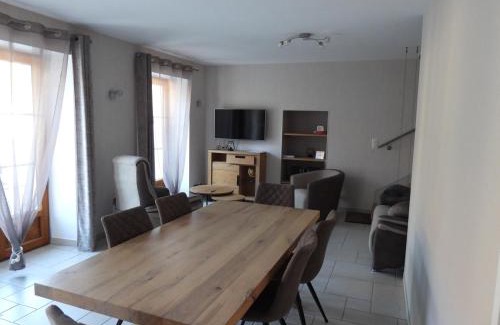 Maligny House | Family-Friendly Retreat at La Maison de Vinciane - Rated 9.8