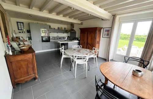 Ronai House | Relax at La Maison des Écuyers with Garden & BBQ Area
