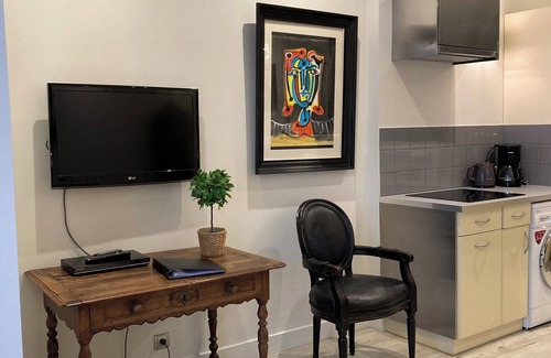 Amboise Apartment | Inviting La Maison des Cochers: Ground Floor Apartment