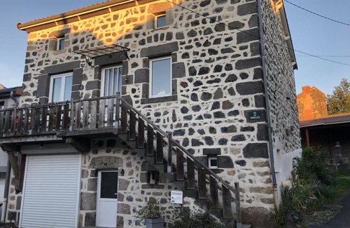 Orcines House | Family-Friendly Retreat at La Maison des Puys - Rated 9/10