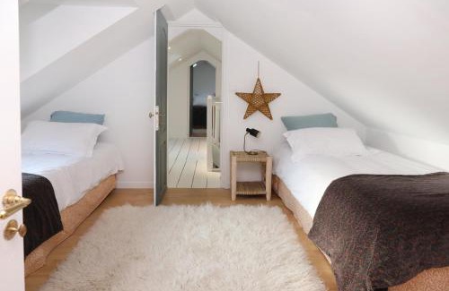 Senlis Apartment | Family-Friendly Maison Le 27 with Garden Retreat Experience