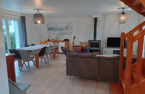 Tregunc House | Pet-Friendly Retreat: La Maison des Vacances - Rated 9.4/10