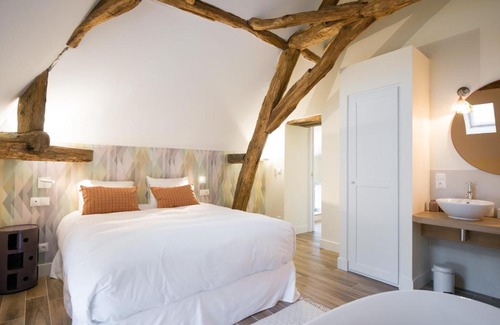 Puligny-Montrachet House | Relax at La Maison Deveney Mars: 4-Star Oceanfront Escape