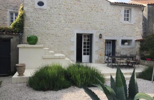 Thaire Bed & Breakfast | Unforgettable Oceanfront Escape at La Maison du Baloir
