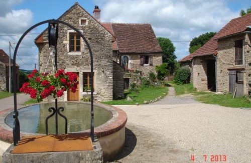 Ecutigny House | Cozy La maison du Gué: Highly Rated with Kitchen Access