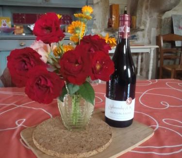 Ecutigny House | Cozy La maison du Gué: Highly Rated with Kitchen Access