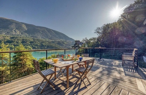 Lavars Villa | Relax at La Maison du Lac with Lake Views and Pet-Friendly Stay