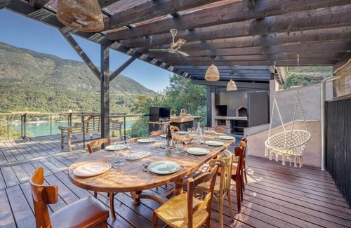 Lavars Villa | Relax at La Maison du Lac with Lake Views and Pet-Friendly Stay
