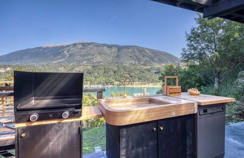 Lavars Villa | Relax at La Maison du Lac with Lake Views and Pet-Friendly Stay
