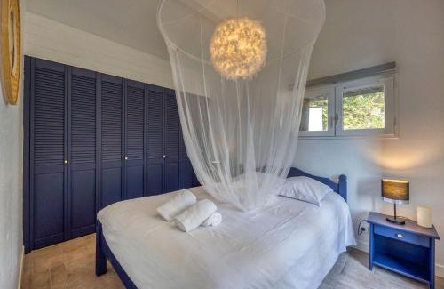 Lavars House | Discover La Maison du Lac - Family and Pet-Friendly Retreat