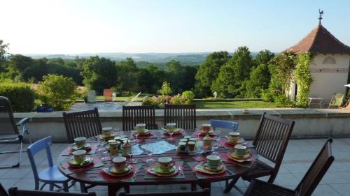 Saint-Raphael Bed & Breakfast | Relax at La Maison du Parc: Poolside and Ocean View