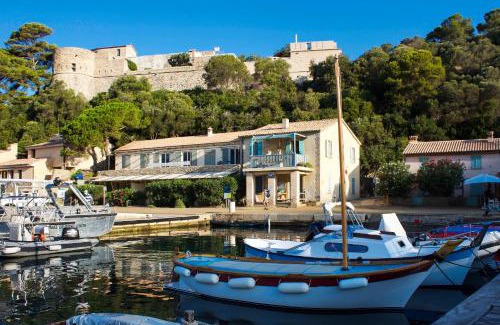 Port-Cros Bed & Breakfast | Experience Oceanfront Bliss at La MAISON du PORT