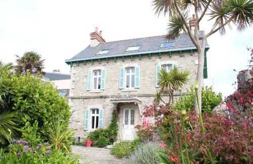 Roscoff Apartment | La Maison du Port: Ocean View with Garden & Parking