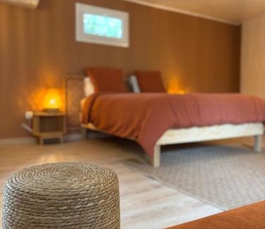 Vedene House | Vibrant La Maison en Couleurs with Ocean View & Pool