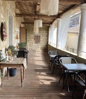 Saint-Quentin-la-Poterie Bed & Breakfast | Discover La Maison D'Aimé: 4-Star Oceanfront Retreat
