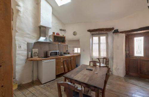 Sainte-Eulalie-de-Cernon House | Pet-Friendly Retreat at La maison d'Angèle - Rated 8.6/10