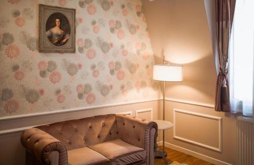 Quartier de la Roquette Bed & Breakfast | Elegant La Maison Gobert: 4-Star Comfort in Paris