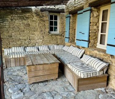 Saumane-de-Vaucluse House | La maison Haut-perché townhouse with view and jacuzzi