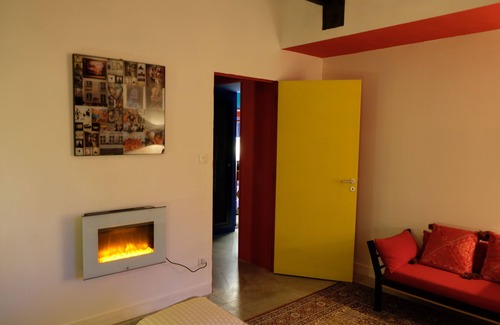 Parigne House | Experience Comfort at La Maison Jaune à la Janaie Hotel