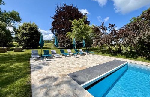 Verac House | Elegant La Maison L'Eperon: 5-Star Villa by Vineyards