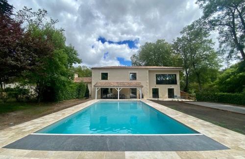 Verac House | Elegant La Maison L'Eperon: 5-Star Villa by Vineyards