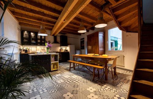 Thiers House | Pet-Friendly Retreat: La Maison Perchée with 9.5/10 Rating
