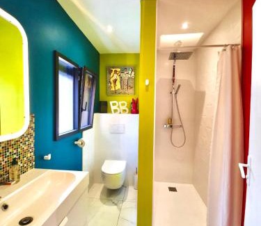 Romans-sur-Isere Apartment | Explore La Maison Pop: Oceanfront Garden Retreat 9.8/10