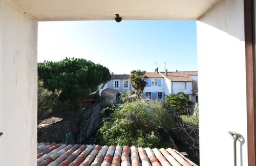 La Couarde-sur-Mer House | Experience La Maison Rose: Family-Friendly Oceanfront Retreat