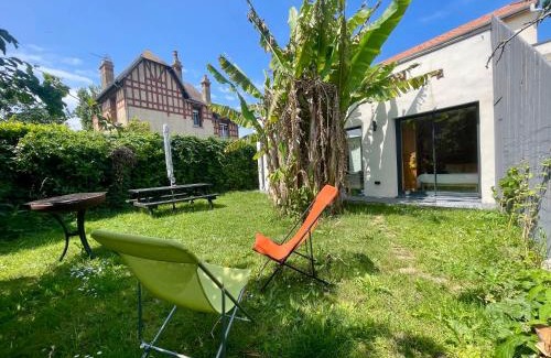 Saint-Come-de-Fresne House | Discover La Maison Rose by Melrose - Family-Friendly Stay