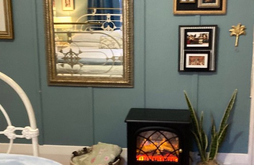 Wangaratta Bed & Breakfast | Wangaratta Township Oasis: Contactless B&B with Private Garden