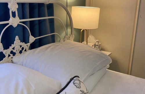 Wangaratta Bed & Breakfast | Wangaratta Township Oasis: Contactless B&B with Private Garden