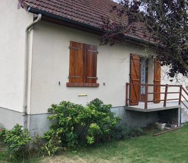 Vieux-Rouen-sur-Bresle House | Discover La Maison Trèfle: Pet-Friendly Retreat with Kitchen