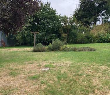 Vieux-Rouen-sur-Bresle House | Discover La Maison Trèfle: Pet-Friendly Retreat with Kitchen
