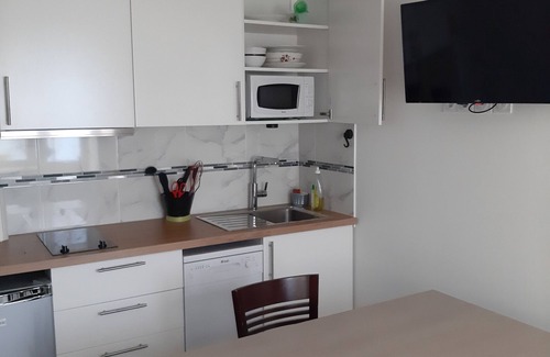 Cronenbourg Est Apartment | Modern La Maison Verte: Guest Rated 10/10 with Spa & Kitchen