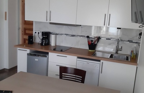 Cronenbourg Est Apartment | Modern La Maison Verte: Guest Rated 10/10 with Spa & Kitchen