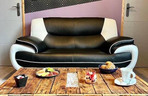 Nevers Apartment | Relax at La Maisonette with Private Sauna & Hammam