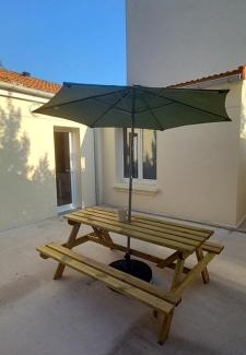 Cherbourg-en-Cotentin House | Experience La Maisonnette Cherbourgeoise: Family-Friendly Stay