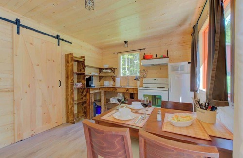 Pohenegamook Ski Chalet | La Maisonnette #20: Rated 10/10 with Family-Friendly Amenities
