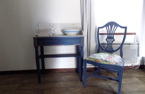 Les Adjots House | Cozy La Maisonnette: Family-Friendly Retreat with High Ratings