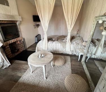 Mont-pres-Chambord House | Cozy Oceanfront Retreat at La Maisonnette de Cancan