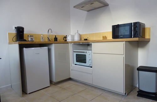 Saint-Aignan House | Guest Rated: La maisonnette La Gitonniére with Family Kitchen