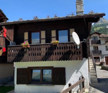 Champoluc Ski Chalet | Discover La Majonetta: Family and Pet-Friendly Retreat