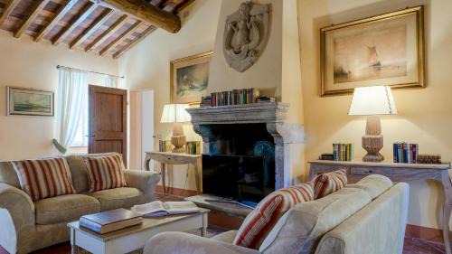 Capannori Villa | Relaxing Oceanfront Escape at LA MANDOLATA 12, Emma Villas