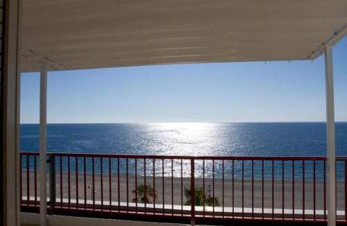 Marina di Gioiosa Ionica Apartment | Inviting La Mansarda: Oceanfront Retreat with Private Beach