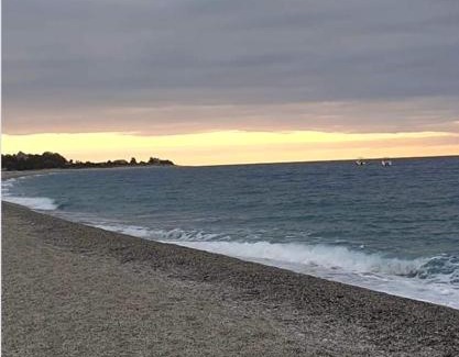Marina di Gioiosa Ionica Apartment | Inviting La Mansarda: Oceanfront Retreat with Private Beach