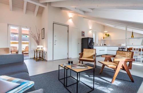 Chinatown Apartment | Guest Rated 9.8: La Mansarda di Sarpi for Family Stays