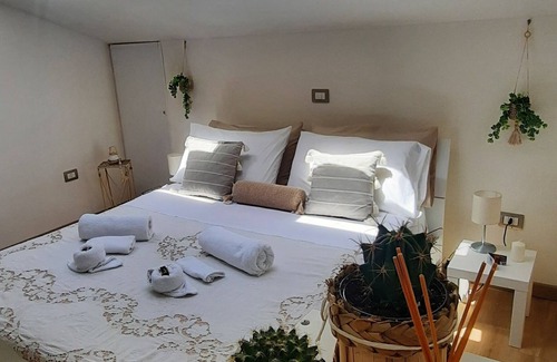 Benevento Bed & Breakfast | Inviting La Mansarda Suite with Breakfast & Kitchen Access
